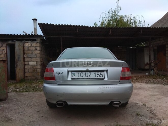 Audi A4 1995, 300,000 km - 1.8 l - Qusar