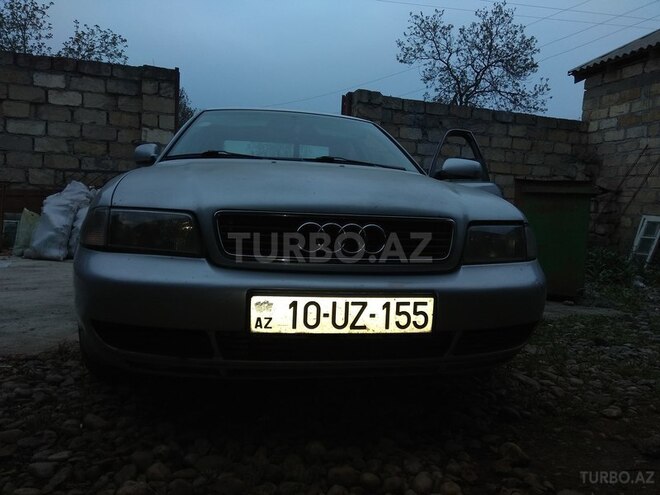 Audi A4 1995, 300,000 km - 1.8 l - Qusar