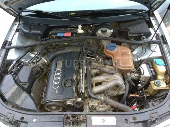 Audi A4 1995, 300,000 km - 1.8 l - Qusar