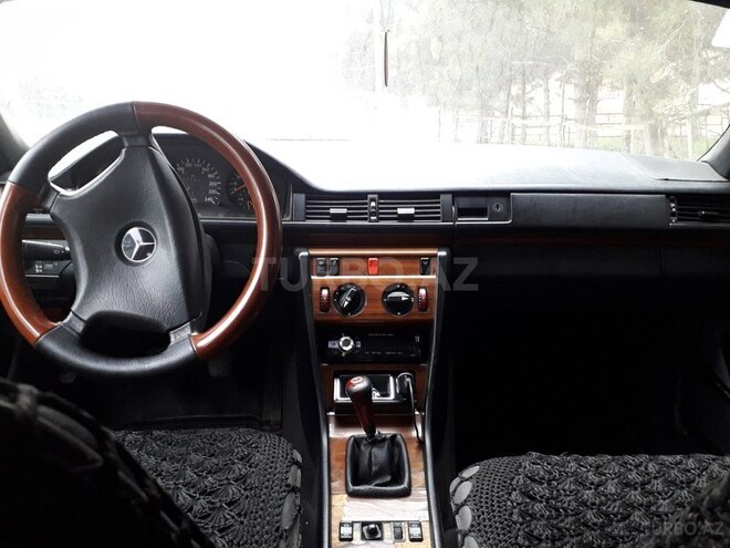 Mercedes E 200 1992, 293,000 km - 2.0 l - Sumqayıt