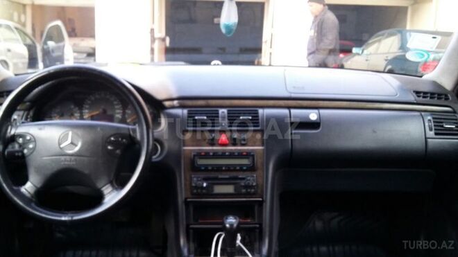 Mercedes E 220 1999, 285,000 km - 2.2 l - Bakı