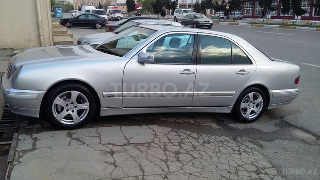 Mercedes E 220 1999, 285,000 km - 2.2 l - Bakı