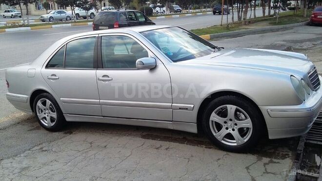 Mercedes E 220 1999, 285,000 km - 2.2 l - Bakı