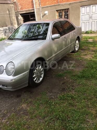 Mercedes E 240 2001, 215,000 km - 2.4 l - Balakən