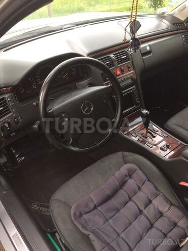 Mercedes E 240 2001, 215,000 km - 2.4 l - Balakən
