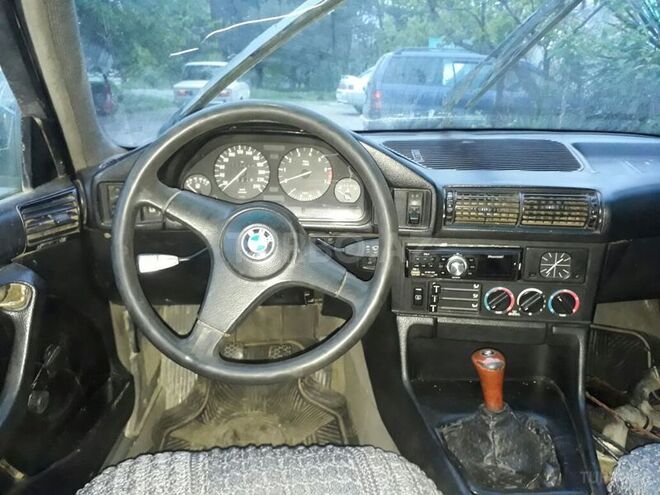 BMW 520 1988, 350,000 km - 2.0 l - Gəncə