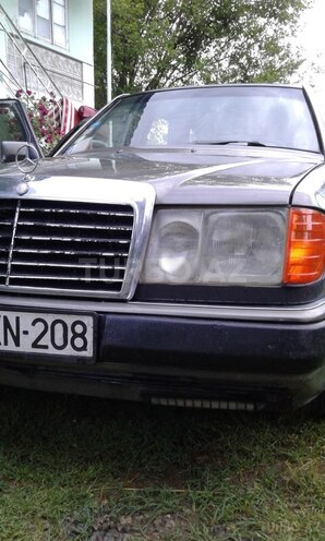 Mercedes E 200 1991, 445,000 km - 2.0 l - Füzuli