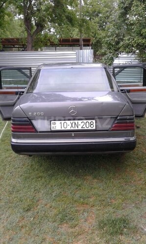 Mercedes E 200 1991, 445,000 km - 2.0 l - Füzuli