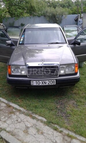 Mercedes E 200 1991, 445,000 km - 2.0 l - Füzuli