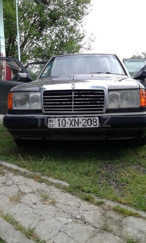 Mercedes E 200 1991, 445,000 km - 2.0 l - Füzuli