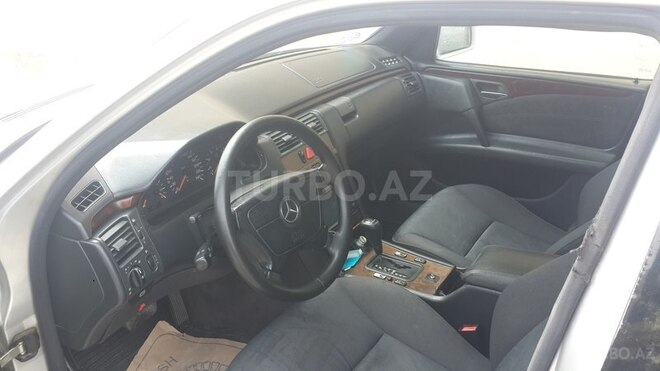 Mercedes E 200 1996, 285,346 km - 2.0 л - Bakı