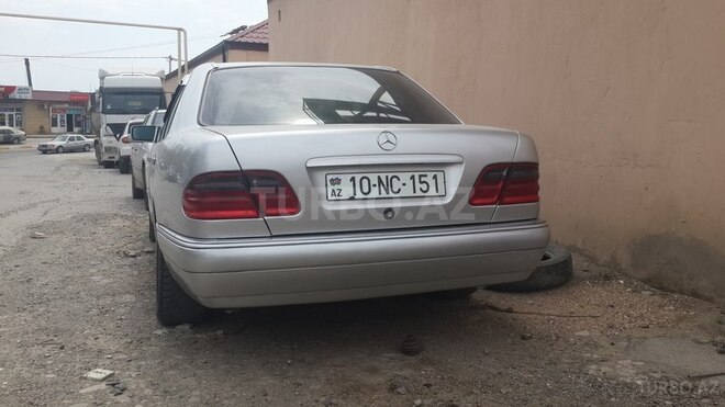 Mercedes E 200 1996, 285,346 km - 2.0 л - Bakı