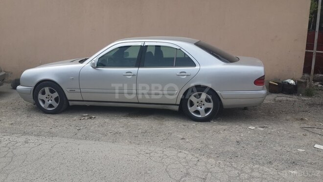 Mercedes E 200 1996, 285,346 km - 2.0 л - Bakı