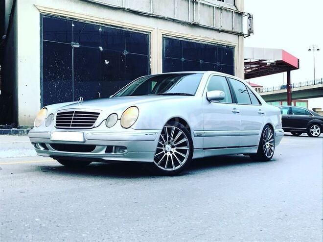 Mercedes E 320 2001, 199,000 km - 3.2 л - Bakı