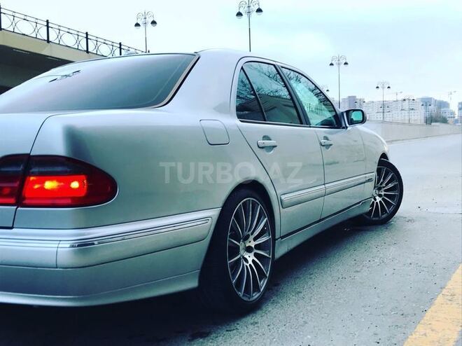 Mercedes E 320 2001, 199,000 km - 3.2 л - Bakı