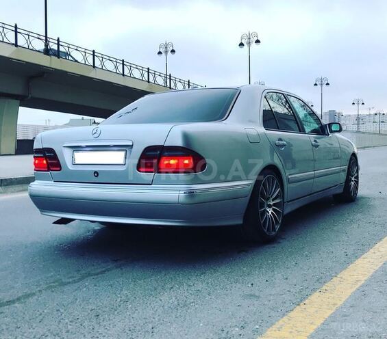 Mercedes E 320 2001, 199,000 km - 3.2 л - Bakı