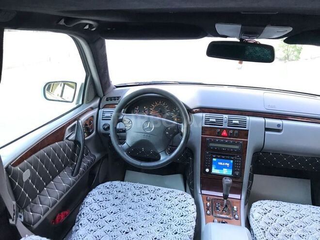 Mercedes E 320 2001, 199,000 km - 3.2 л - Bakı