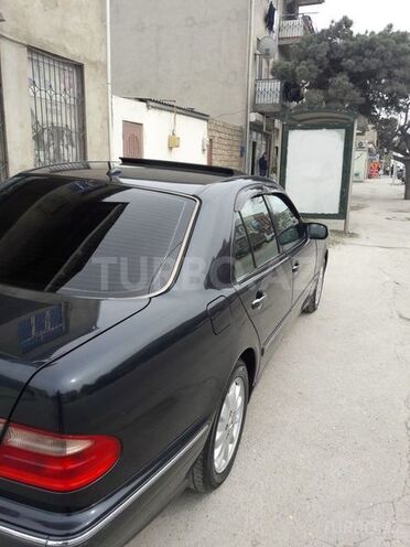 Mercedes E 280 2000, 305,000 km - 2.8 l - Bakı