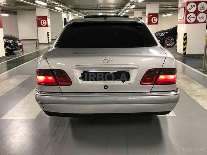 Mercedes E 240 1998, 268,000 km - 2.4 l - Bakı