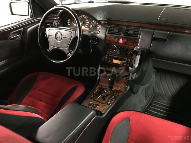 Mercedes E 240 1998, 268,000 km - 2.4 l - Bakı