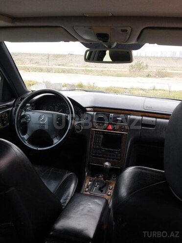 Mercedes E 320 1997, 290,000 km - 3.2 l - Bakı
