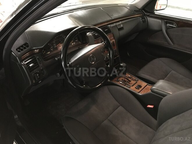 Mercedes E 240 2000, 245,000 km - 2.4 l - Bakı