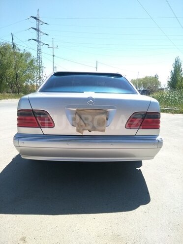 Mercedes E 320 1999, 303,000 km - 3.2 l - Bakı