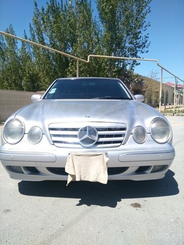 Mercedes E 320 1999, 303,000 km - 3.2 l - Bakı