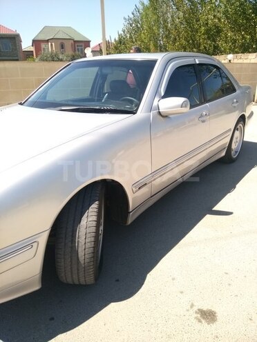 Mercedes E 320 1999, 303,000 km - 3.2 l - Bakı