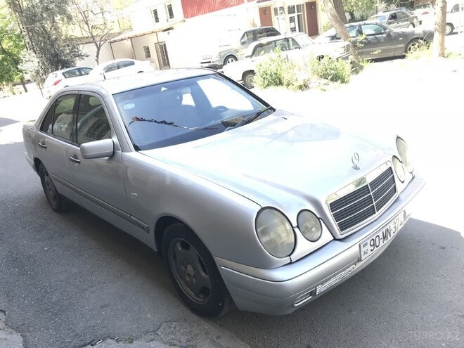 Mercedes E 220 1996, 267,644 km - 2.2 l - Bakı