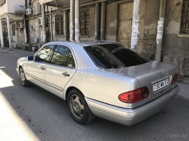 Mercedes E 220 1996, 267,644 km - 2.2 l - Bakı