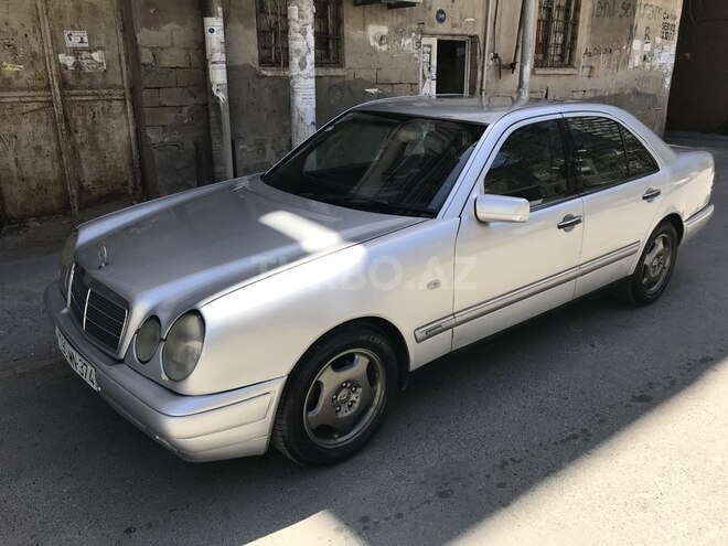 Mercedes E 220 1996, 267,644 km - 2.2 l - Bakı