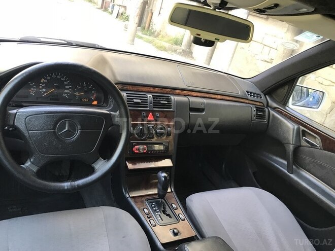 Mercedes E 220 1996, 267,644 km - 2.2 l - Bakı