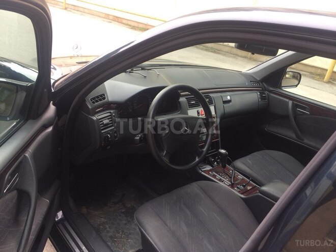 Mercedes E 240 2000, 180,000 km - 2.6 l - Bakı