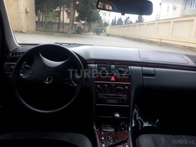 Mercedes E 240 2000, 180,000 km - 2.6 l - Bakı