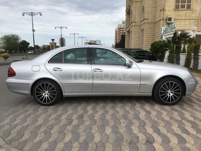 Mercedes E 220 2003, 246,546 km - 2.2 л - Bakı