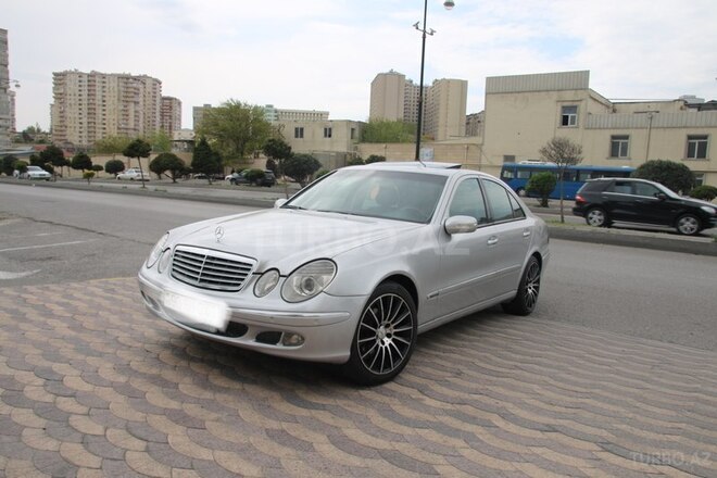 Mercedes E 220 2003, 246,546 km - 2.2 л - Bakı