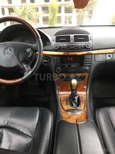 Mercedes E 220 2003, 246,546 km - 2.2 л - Bakı