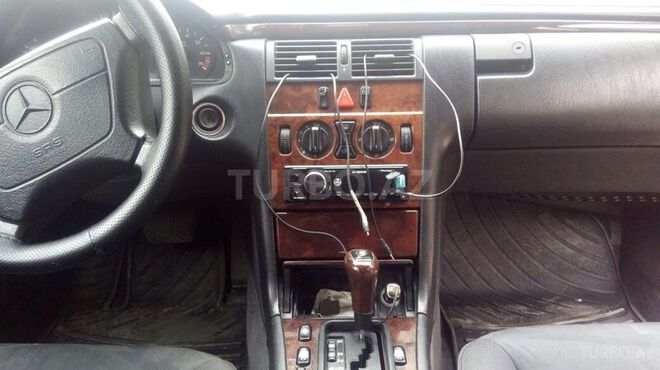 Mercedes E 200 1998, 341,567 km - 2.0 l - Bakı