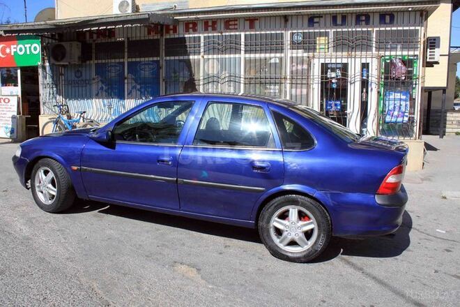 Opel Vectra 1995, 250,000 km - 2.0 l - Bakı