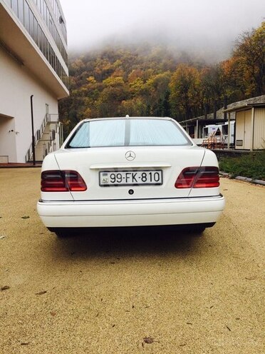Mercedes E 220 1999, 200,000 km - 2.2 l - Bakı