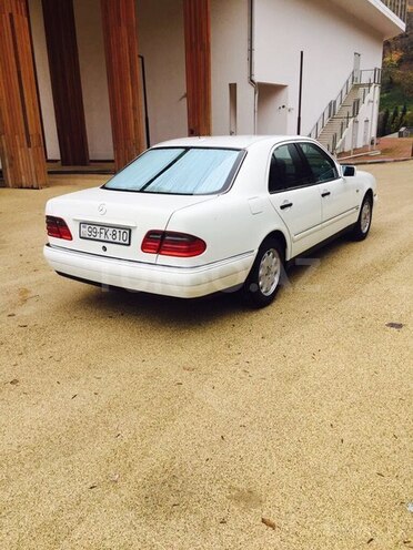 Mercedes E 220 1999, 200,000 km - 2.2 l - Bakı
