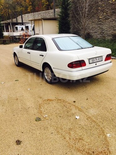 Mercedes E 220 1999, 200,000 km - 2.2 l - Bakı