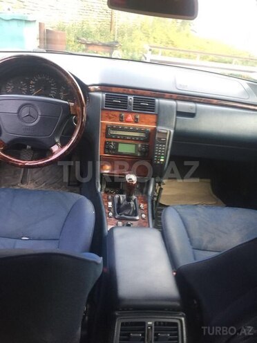 Mercedes E 220 1999, 200,000 km - 2.2 l - Bakı