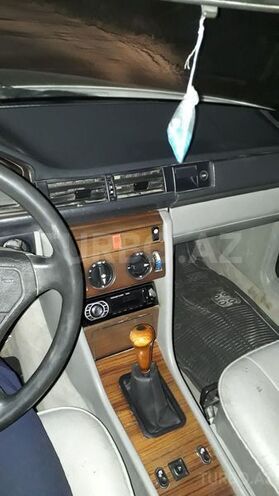 Mercedes E 230 1989, 300,000 km - 2.3 l - Bakı