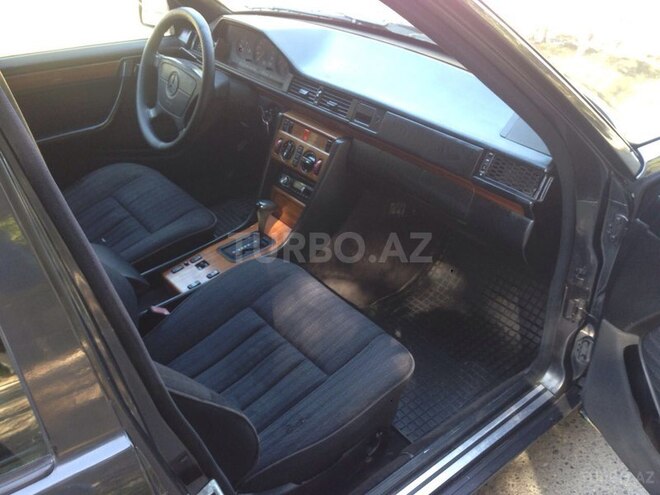 Mercedes E 220 1992, 241,000 km - 2.2 l - Sumqayıt