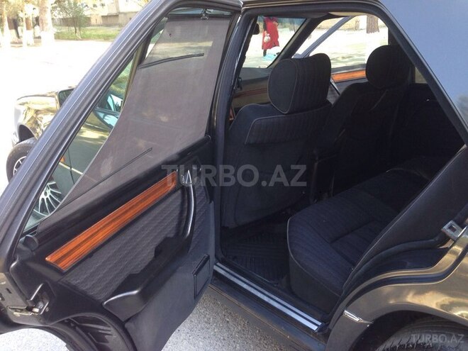 Mercedes E 220 1992, 241,000 km - 2.2 l - Sumqayıt