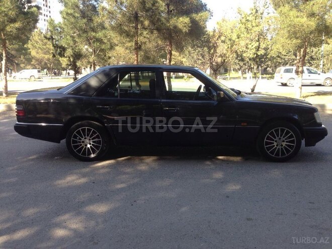 Mercedes E 220 1992, 241,000 km - 2.2 l - Sumqayıt