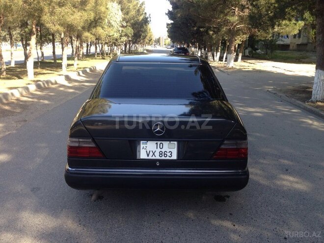 Mercedes E 220 1992, 241,000 km - 2.2 l - Sumqayıt