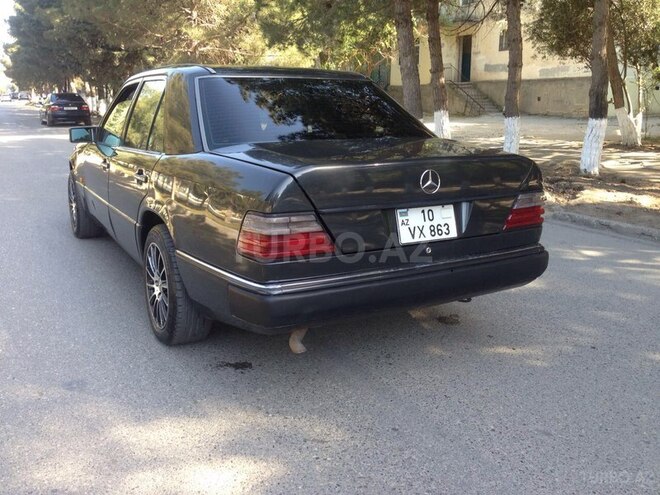 Mercedes E 220 1992, 241,000 km - 2.2 l - Sumqayıt